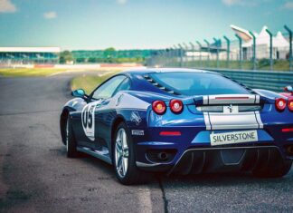 Ile kosztuje najtańsze Ferrari? Ile kosztuje najtańsze Ferrari?