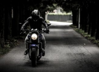 Kiedy rowerzysta może jechać lewą stroną drogi? Kiedy rowerzysta może jechać lewą stroną drogi?